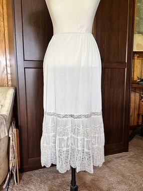 Vtg Van Raalte Half-Slip White Nylon Sm Pleated Border